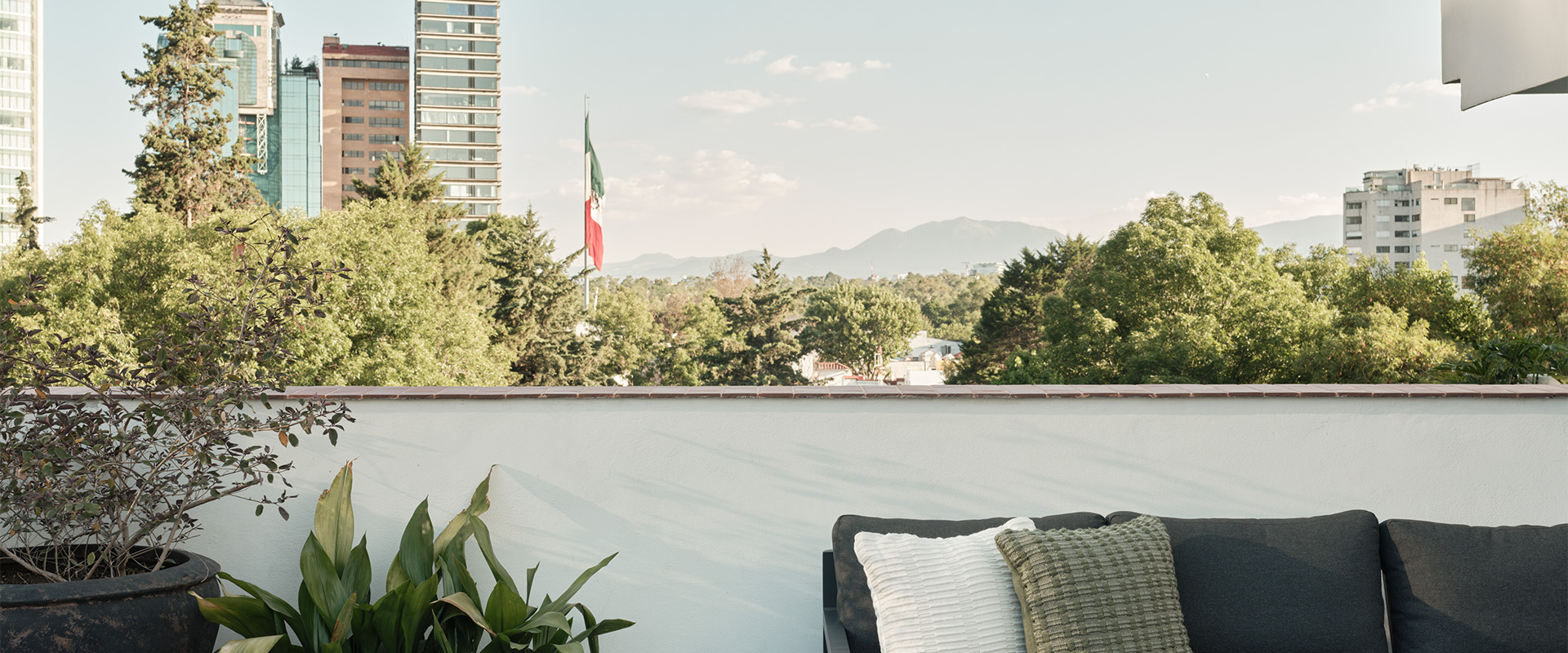 Sin título-1_0000_20260529_Kimpton_El_Castelar_503_King_Suite_With_Terrace_1313 1HIRES